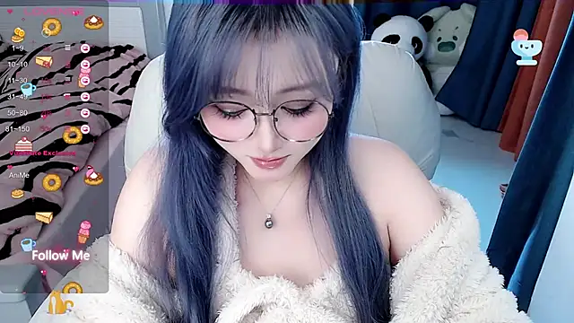 Snapshot of Sweet-18wanwan chatting on 12.23.24 Sweet-18wanwan online show from 12.23.24