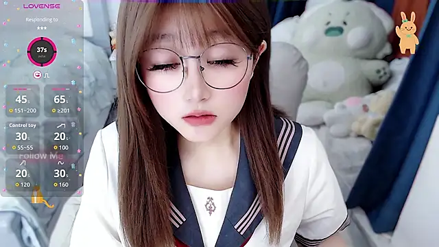 Snapshot of Sweet-18wanwan chatting on 04.22.26 Sweet-18wanwan online show from 04.22.26
