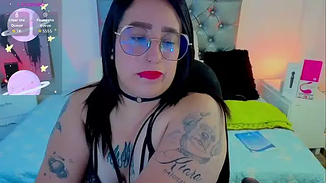 Snapshot of NatalieHarris chatting on 05.11.26 NatalieHarris online show from 05.11.26