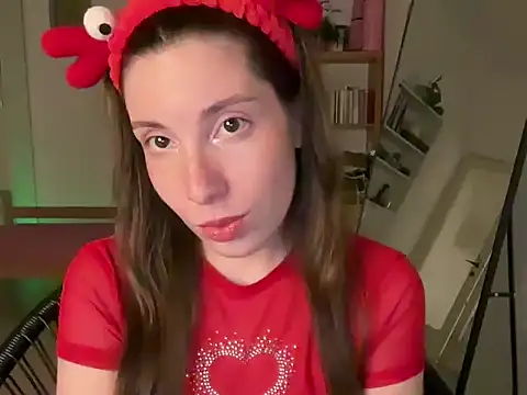 Snapshot of CringeButCute chatting on 10.20.25 CringeButCute online show from 10.20.25