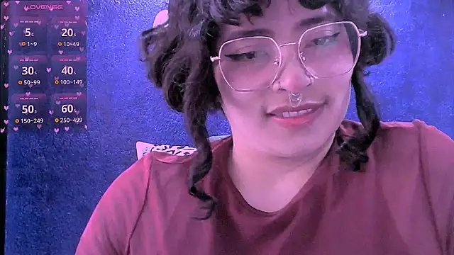 Snapshot of NinaYellow chatting on 06.17.26 NinaYellow online show from 06.17.26