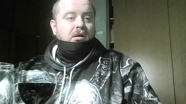 Snapshot of perversalus chatting on 12.31.24 perversalus online show from 12.31.24