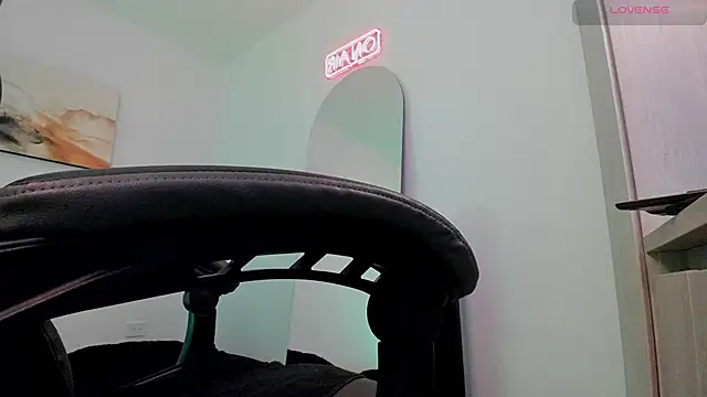 Snapshot of LucianSinclair chatting on 01.22.25 LucianSinclair online show from 01.22.25