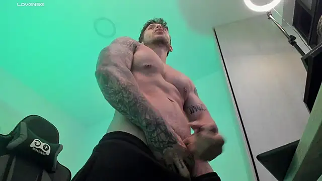 Snapshot of LucianSinclair chatting on 02.21.25 LucianSinclair online show from 02.21.25