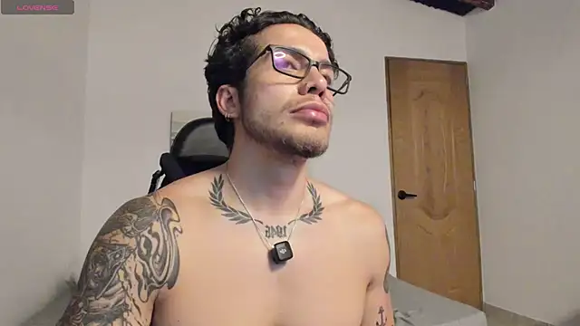 Snapshot of LucianSinclair chatting on 05.22.26 LucianSinclair online show from 05.22.26