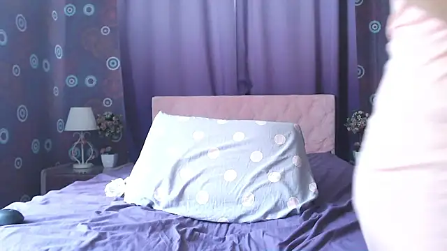 Snapshot of SquirtyAlice chatting on 06.12.26 SquirtyAlice online show from 06.12.26