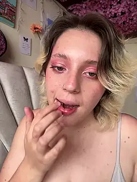 Snapshot of Enyeld_ruru chatting on 02.23.25 Enyeld ruru online show from 02.23.25