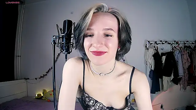 Violet Veliya online show from 02.28.25