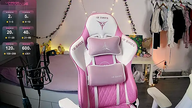 Violet Veliya online show from 03.14.25