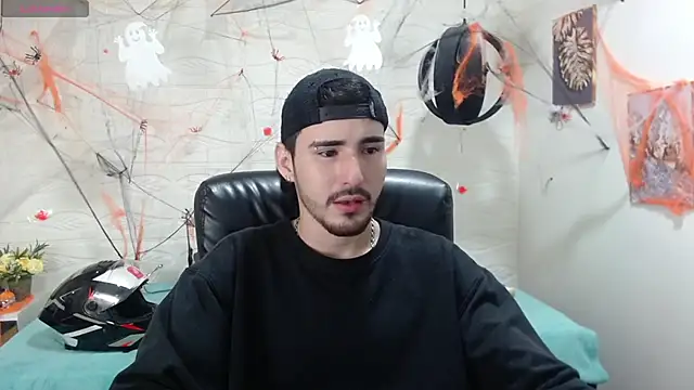 Snapshot of DmitriSanders chatting on 12.06.24 DmitriSanders online show from 12.06.24