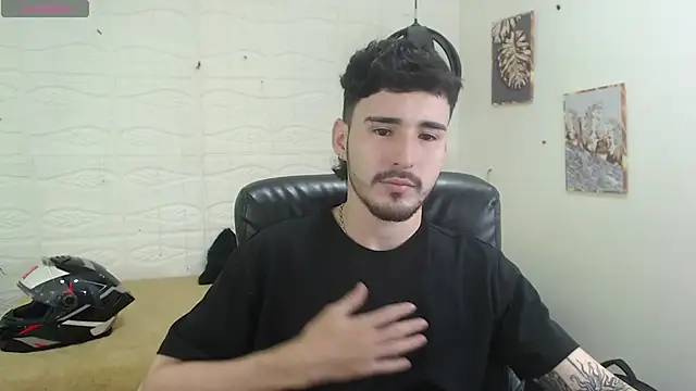 Snapshot of DmitriSanders chatting on 12.12.24 DmitriSanders online show from 12.12.24