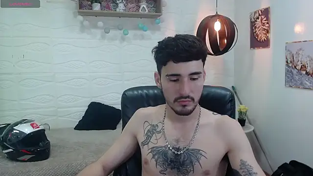 Snapshot of DmitriSanders chatting on 01.08.25 DmitriSanders online show from 01.08.25