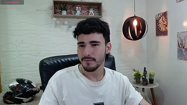 Snapshot of DmitriSanders chatting on 01.09.25 DmitriSanders online show from 01.09.25