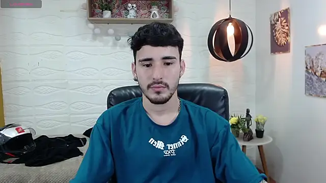 Snapshot of DmitriSanders chatting on 01.10.25 DmitriSanders online show from 01.10.25