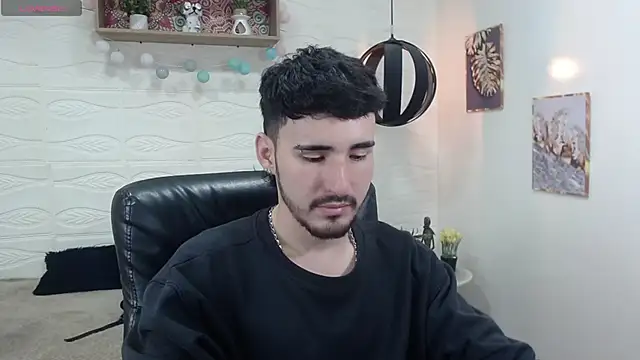 Snapshot of DmitriSanders chatting on 01.16.25 DmitriSanders online show from 01.16.25