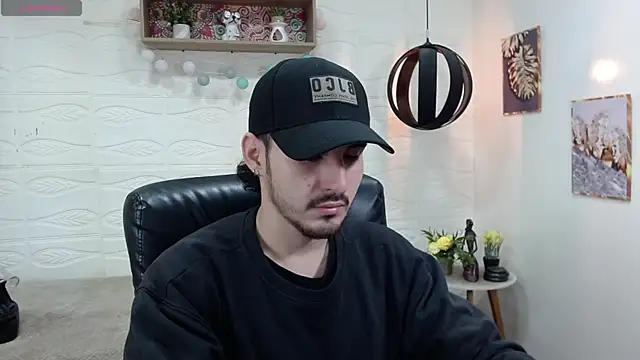 Snapshot of DmitriSanders chatting on 01.25.25 DmitriSanders online show from 01.25.25