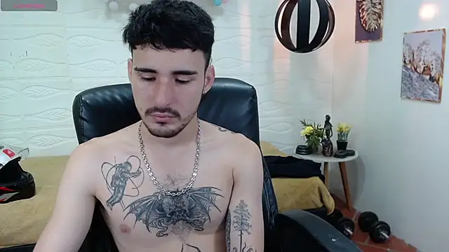 Snapshot of DmitriSanders chatting on 02.08.25 DmitriSanders online show from 02.08.25