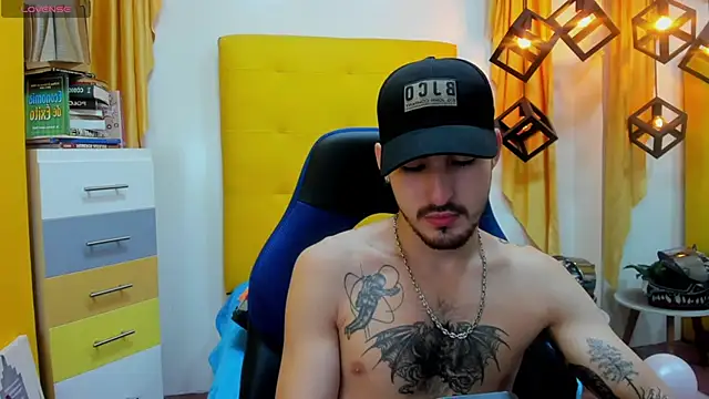 Snapshot of DmitriSanders chatting on 02.16.25 DmitriSanders online show from 02.16.25