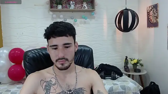 Snapshot of DmitriSanders chatting on 02.18.25 DmitriSanders online show from 02.18.25