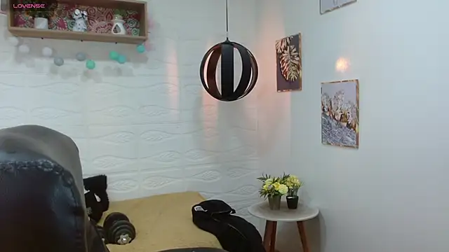 Snapshot of DmitriSanders chatting on 03.06.25 DmitriSanders online show from 03.06.25