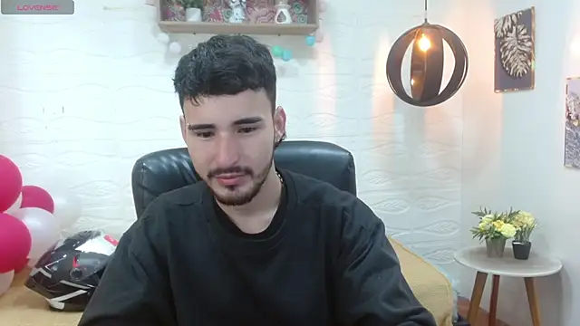 Snapshot of DmitriSanders chatting on 03.08.25 DmitriSanders online show from 03.08.25