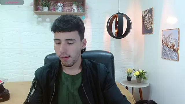 Snapshot of DmitriSanders chatting on 03.15.25 DmitriSanders online show from 03.15.25