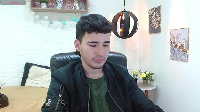 Snapshot of DmitriSanders chatting on 03.16.25 DmitriSanders online show from 03.16.25