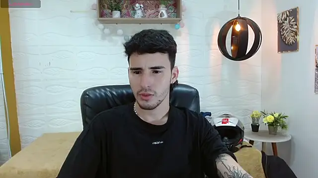 Snapshot of DmitriSanders chatting on 03.19.25 DmitriSanders online show from 03.19.25