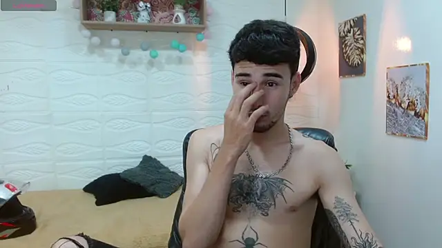 Snapshot of DmitriSanders chatting on 03.21.25 DmitriSanders online show from 03.21.25