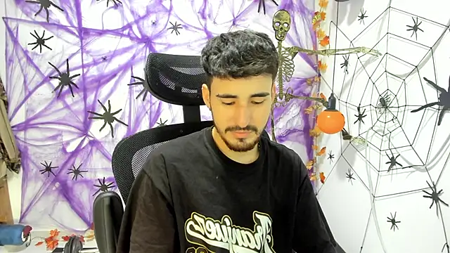 Snapshot of DmitriSanders chatting on 10.09.25 DmitriSanders online show from 10.09.25