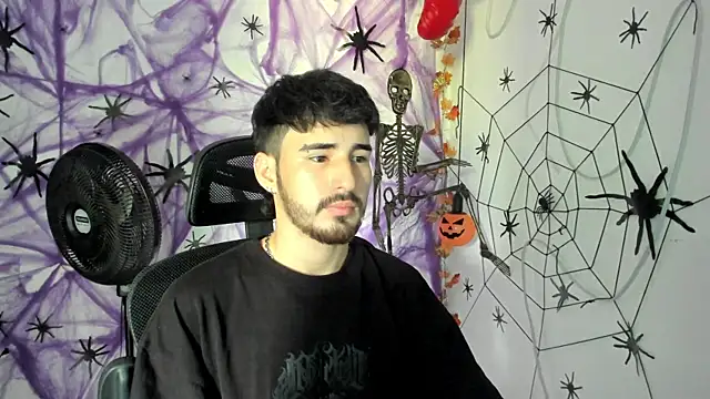 Snapshot of DmitriSanders chatting on 11.05.25 DmitriSanders online show from 11.05.25