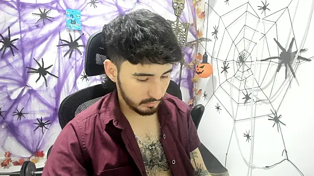 Snapshot of DmitriSanders chatting on 11.08.25 DmitriSanders online show from 11.08.25