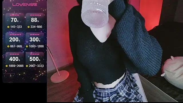 Snapshot of _Viviann_ chatting on 03.10.25 Viviann online show from 03.10.25