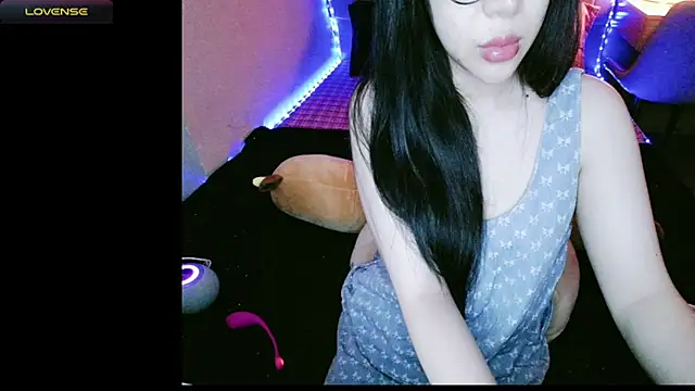 Snapshot of _Viviann_ chatting on 09.23.25 Viviann online show from 09.23.25