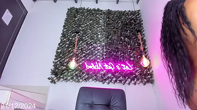 Brianna Stars online show from 12.21.24