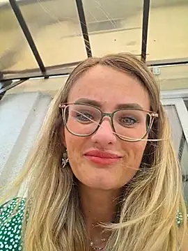 Snapshot of hotjessyca chatting on 06.18.26 hotjessyca online show from 06.18.26