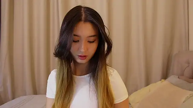 Snapshot of Sarasuo1 chatting on 12.06.24 Sarasuo1 online show from 12.06.24