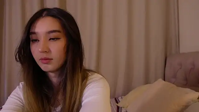 Snapshot of Sarasuo1 chatting on 12.12.24 Sarasuo1 online show from 12.12.24