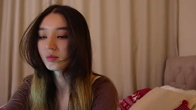 Snapshot of Sarasuo1 chatting on 12.21.24 Sarasuo1 online show from 12.21.24