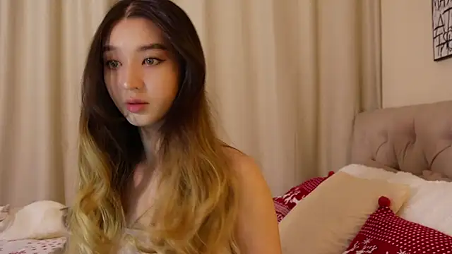 Snapshot of Sarasuo1 chatting on 12.24.24 Sarasuo1 online show from 12.24.24