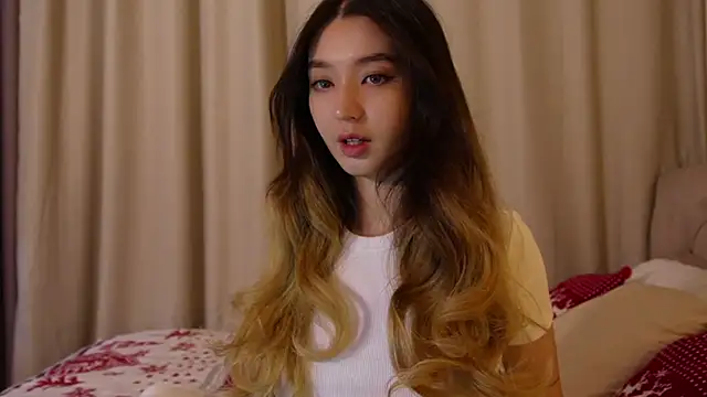 Snapshot of Sarasuo1 chatting on 12.26.24 Sarasuo1 online show from 12.26.24