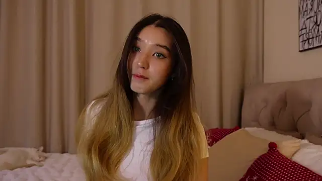 Snapshot of Sarasuo1 chatting on 12.29.24 Sarasuo1 online show from 12.29.24