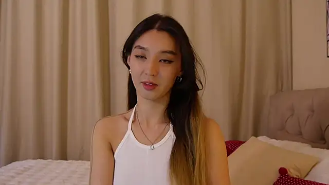 Snapshot of Sarasuo1 chatting on 01.08.25 Sarasuo1 online show from 01.08.25