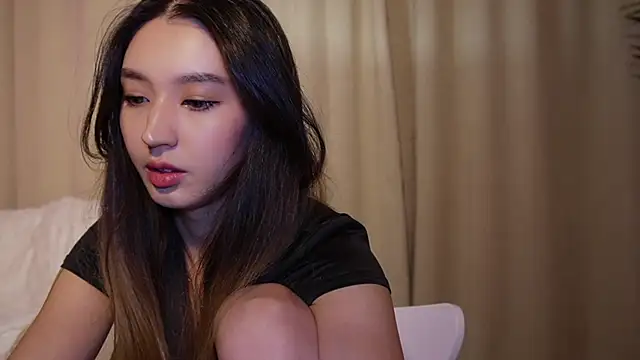 Snapshot of Sarasuo1 chatting on 01.31.25 Sarasuo1 online show from 01.31.25