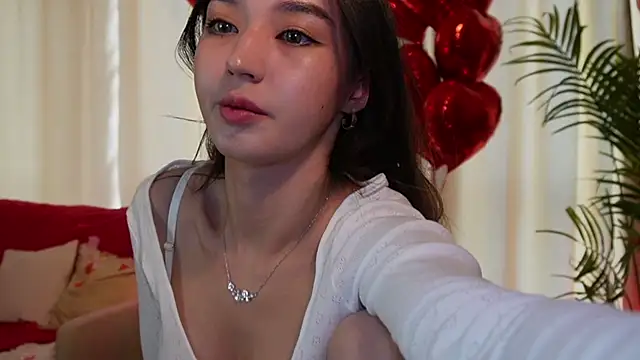 Snapshot of Sarasuo1 chatting on 02.15.25 Sarasuo1 online show from 02.15.25