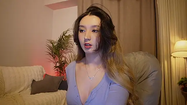 Snapshot of Sarasuo1 chatting on 10.10.25 Sarasuo1 online show from 10.10.25