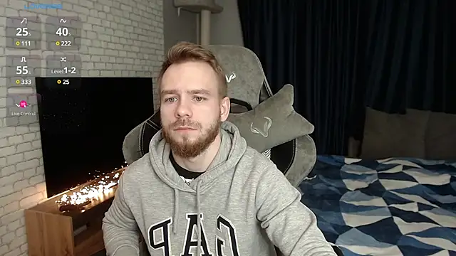 Snapshot of LeoPaulini chatting on 12.22.24 LeoPaulini online show from 12.22.24