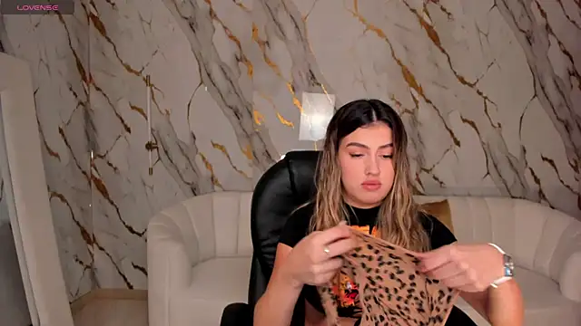 Snapshot of PaulinaSantos_ chatting on 03.03.25 PaulinaSantos  online show from 03.03.25