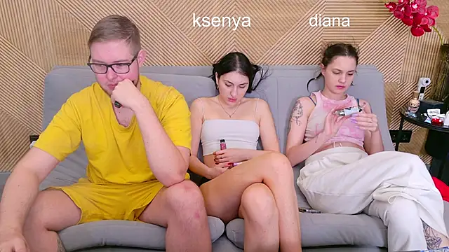 Snapshot of Ksenny chatting on 04.21.26 Ksenny online show from 04.21.26