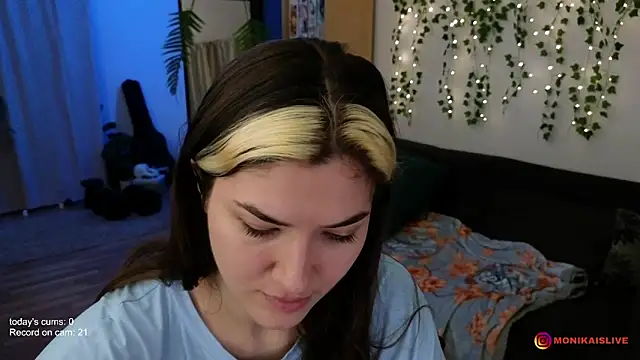 Snapshot of monikavenom chatting on 02.08.26 monikavenom online show from 02.08.26